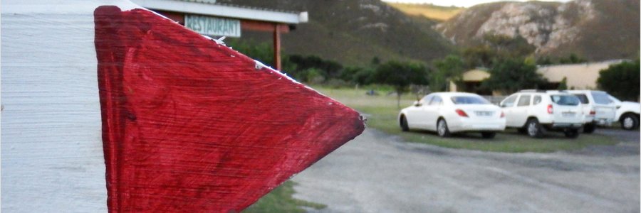 â€˜n Voorbeeld van â€œDepth of Fieldâ€, met die helder aanwysigingsbord as fokuspunt, teenoor die dowwe (â€œblurredâ€) agtergrond